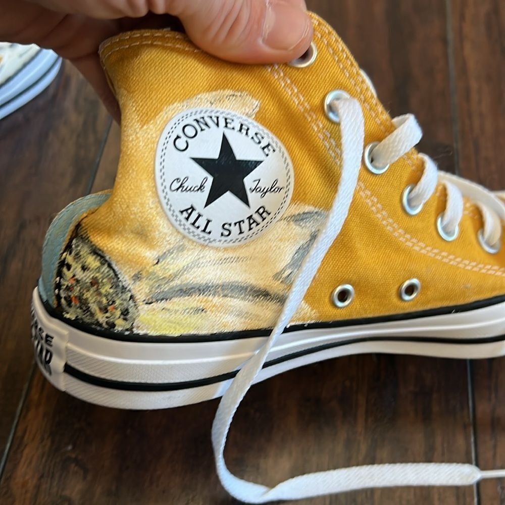 Custom painted flowers Converse sneakers size 7 in EUC one of a kind - Picture 7 of 11